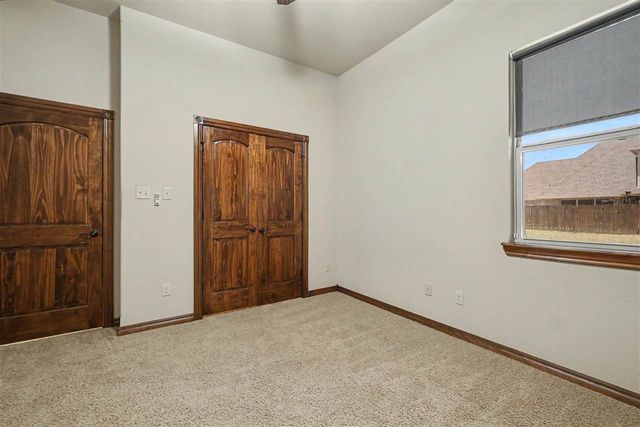 2605 SW 68th St, Lawton, OK 73505