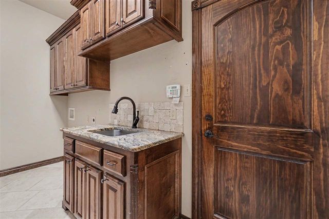 2605 SW 68th St, Lawton, OK 73505