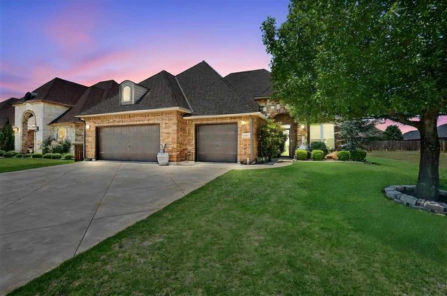 2605 SW 68th St, Lawton, OK 73505