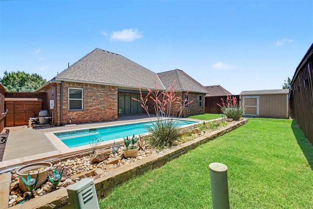 2605 SW 68th St, Lawton, OK 73505