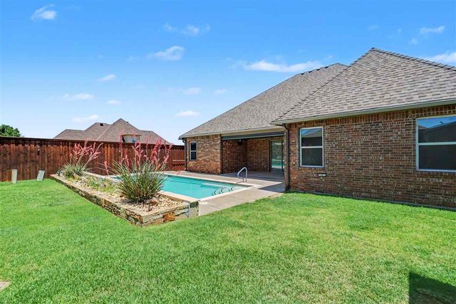 2605 SW 68th St, Lawton, OK 73505