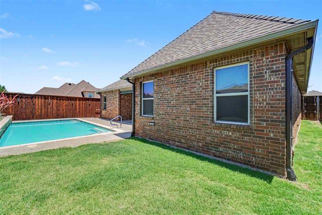 2605 SW 68th St, Lawton, OK 73505