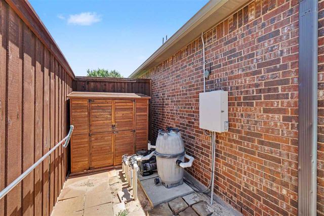 2605 SW 68th St, Lawton, OK 73505