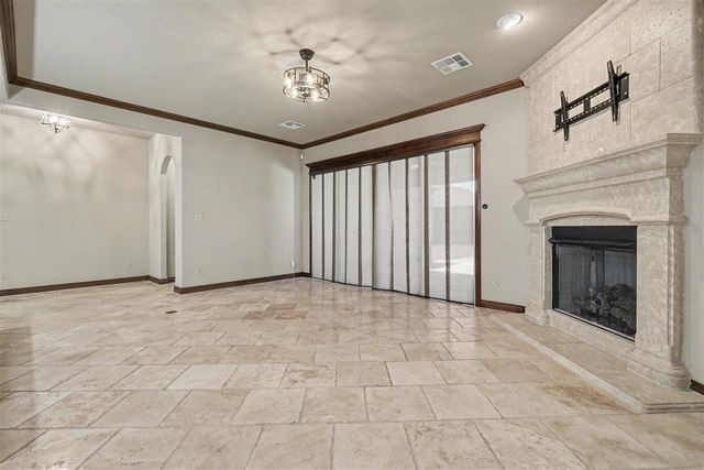 2605 SW 68th St, Lawton, OK 73505