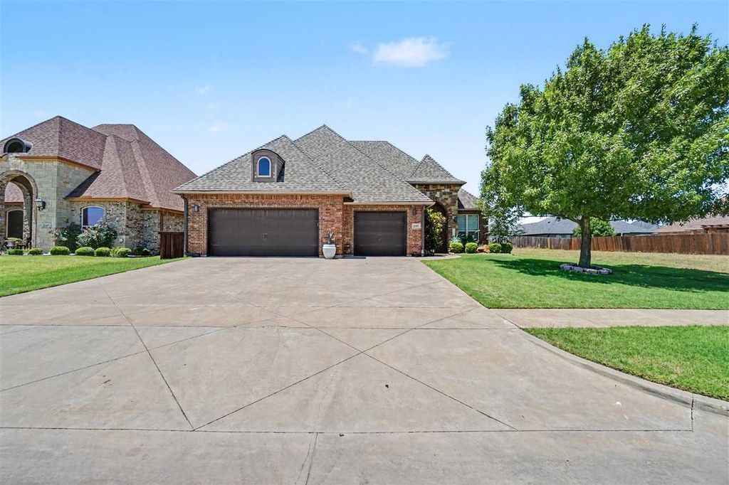 2605 SW 68th St, Lawton, OK 73505