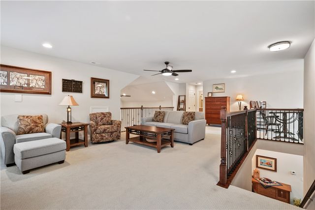 263 Liberty Blvd, Cecil, PA 15317