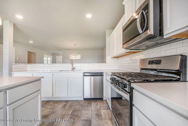 2905 Moccasin Drive, Dewitt, MI 48820