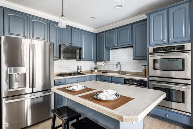 8635 Meridian Square Drive, Indianapolis, IN 46240