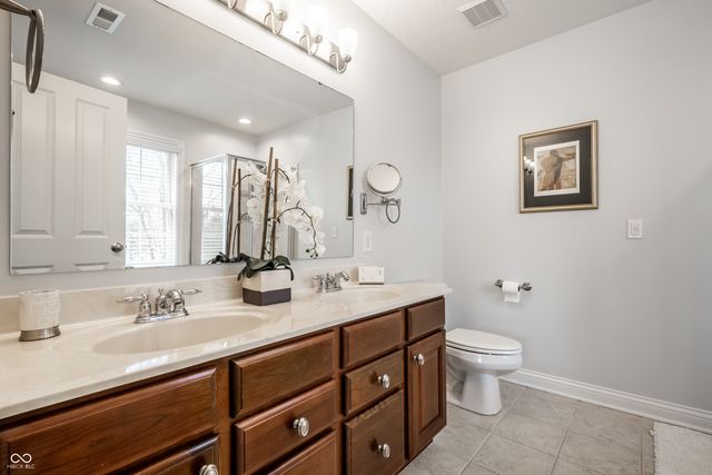 8635 Meridian Square Drive, Indianapolis, IN 46240