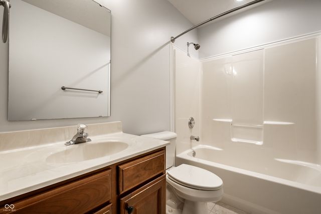 8635 Meridian Square Drive, Indianapolis, IN 46240