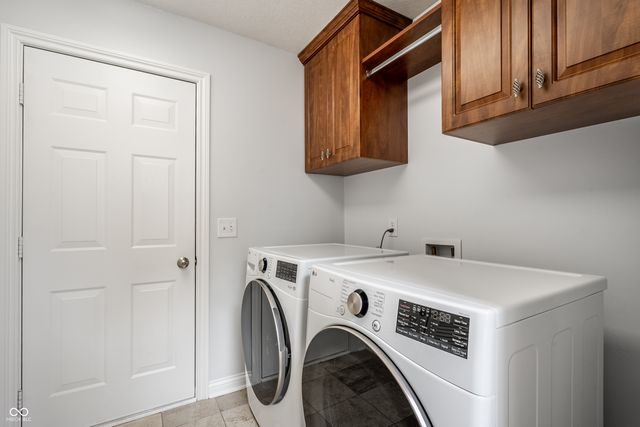 8635 Meridian Square Drive, Indianapolis, IN 46240