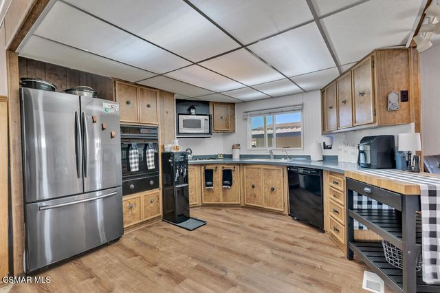 92 Poinsettia Gardens Drive, Ventura, CA 93004