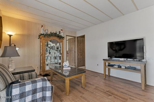 92 Poinsettia Gardens Drive, Ventura, CA 93004