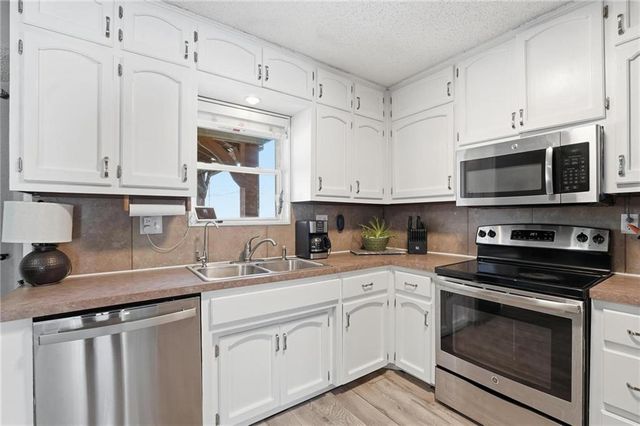 818 NE 115th Street, Kansas City, MO 64155