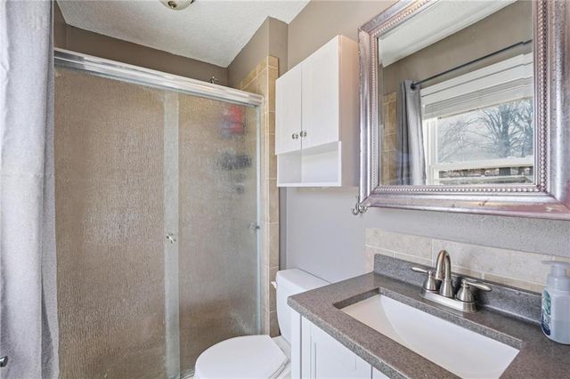 818 NE 115th Street, Kansas City, MO 64155