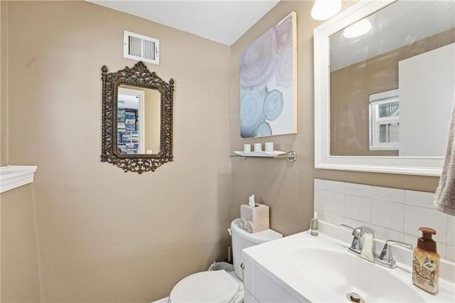 818 NE 115th Street, Kansas City, MO 64155