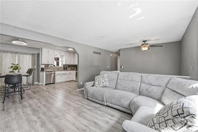 818 NE 115th Street, Kansas City, MO 64155