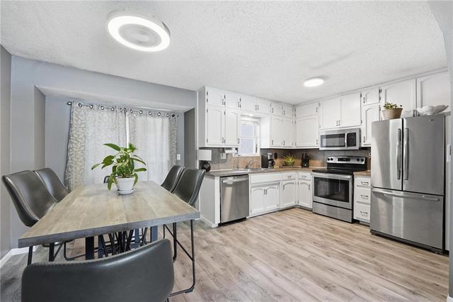 818 NE 115th Street, Kansas City, MO 64155