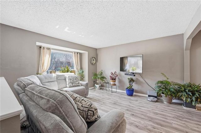 818 NE 115th Street, Kansas City, MO 64155