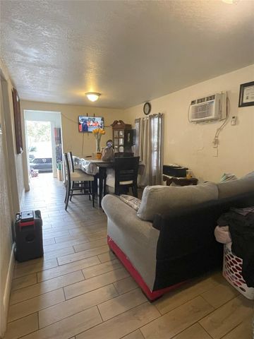 109 NW Eller St, Deerfield Beach, FL 33441
