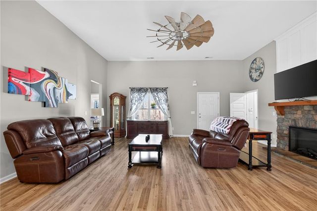 213 Randall Drive, Carrollton, GA 30117