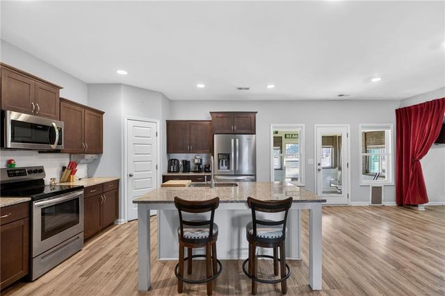 213 Randall Drive, Carrollton, GA 30117