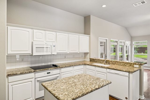 1784 OAK FOREST DR, New Braunfels, TX 78132