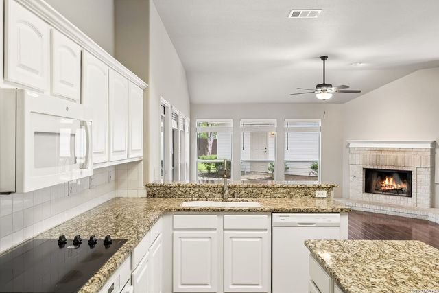 1784 OAK FOREST DR, New Braunfels, TX 78132