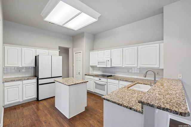 1784 OAK FOREST DR, New Braunfels, TX 78132