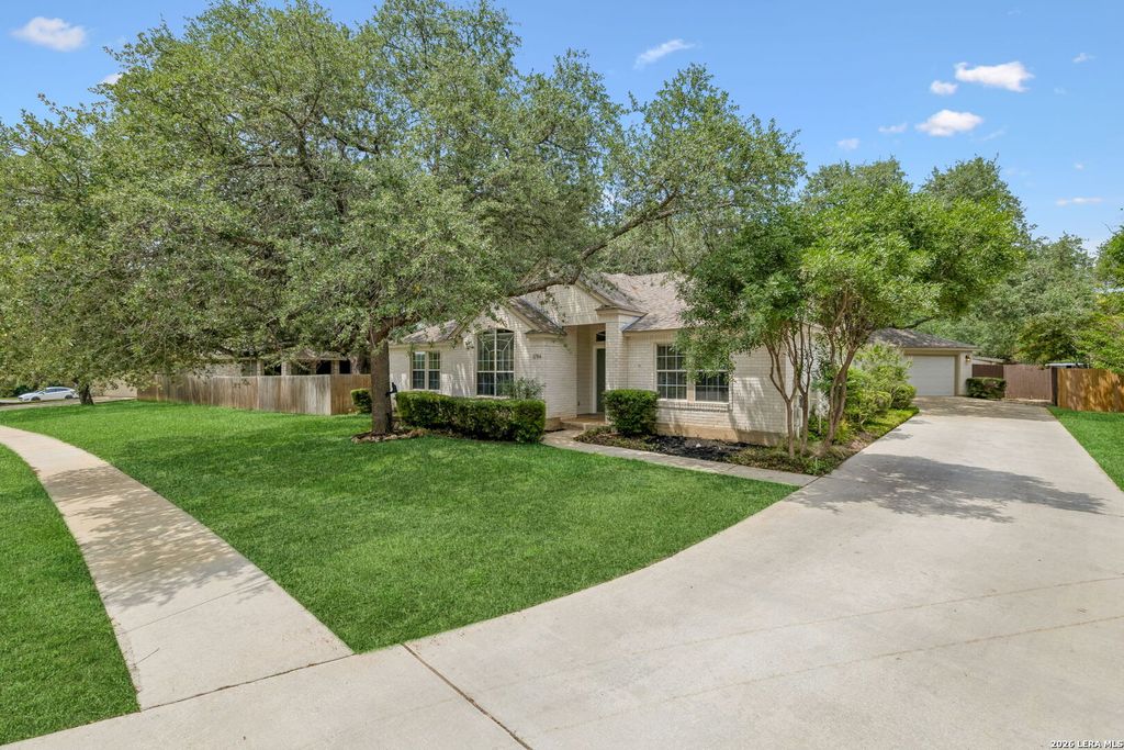 1784 OAK FOREST DR, New Braunfels, TX 78132