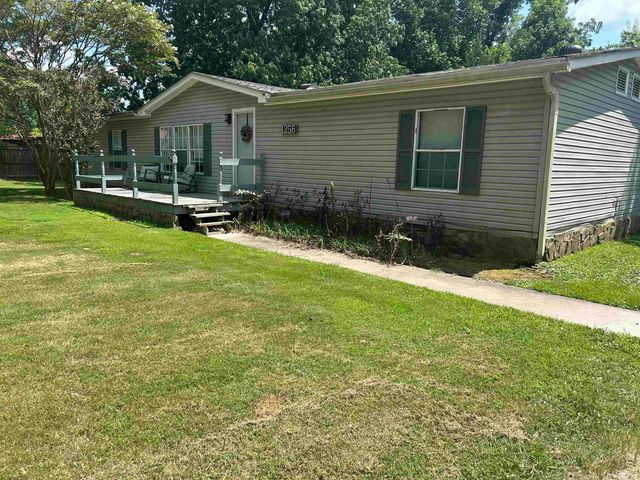 1256 W Court, Piggott, AR 72454