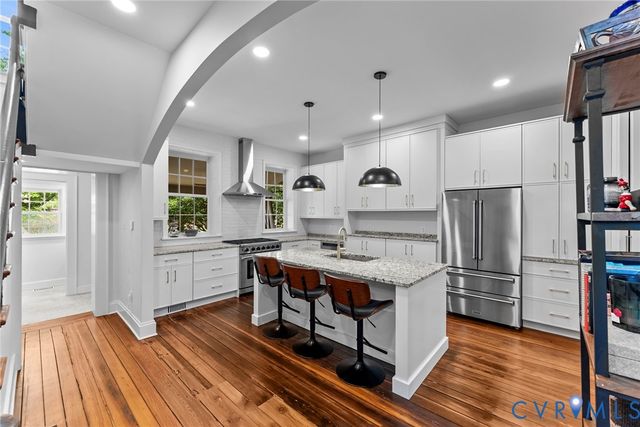 2204 E Broad St, Richmond, VA 23223