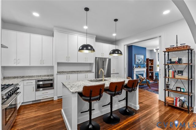 2204 E Broad St, Richmond, VA 23223