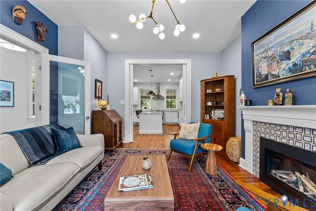 2204 E Broad St, Richmond, VA 23223