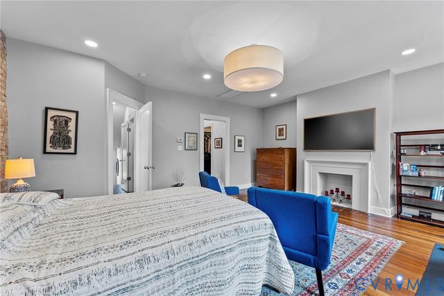 2204 E Broad St, Richmond, VA 23223