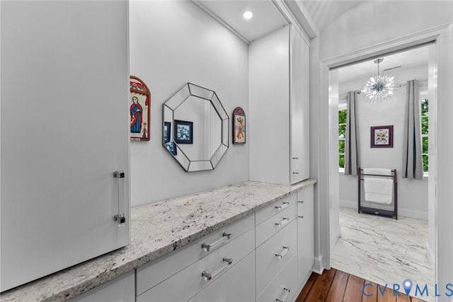 2204 E Broad St, Richmond, VA 23223