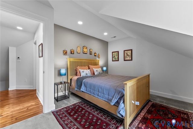 2204 E Broad St, Richmond, VA 23223