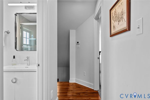 2204 E Broad St, Richmond, VA 23223