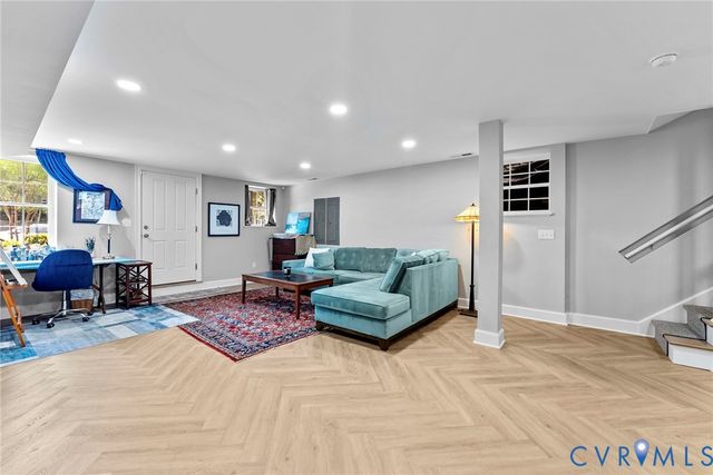 2204 E Broad St, Richmond, VA 23223
