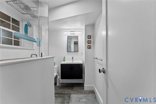 2204 E Broad St, Richmond, VA 23223