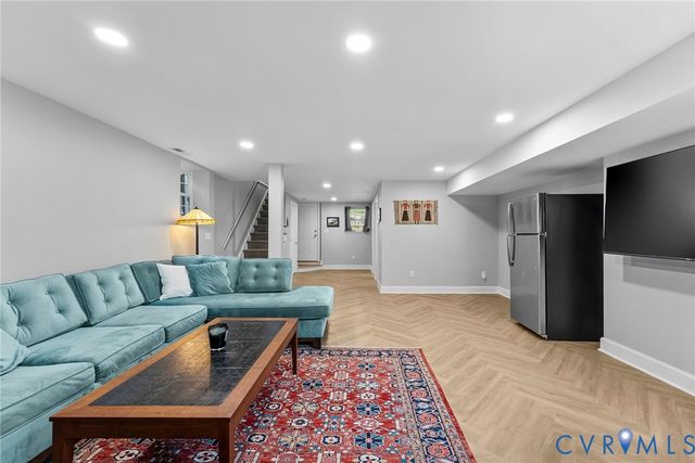 2204 E Broad St, Richmond, VA 23223