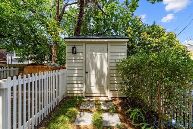 2204 E Broad St, Richmond, VA 23223