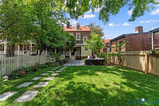 2204 E Broad St, Richmond, VA 23223