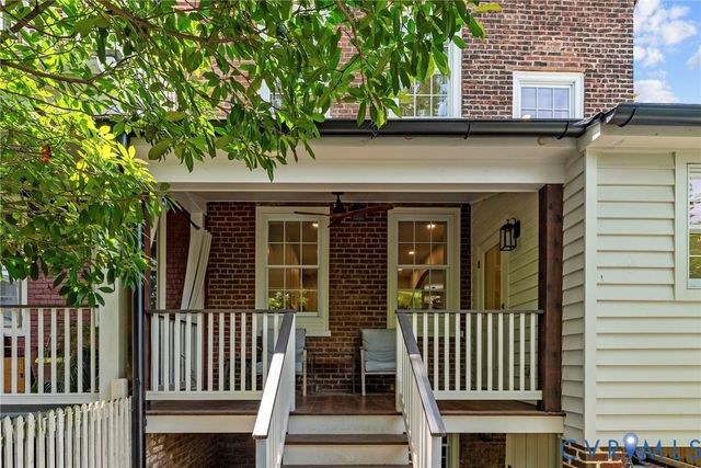 2204 E Broad St, Richmond, VA 23223