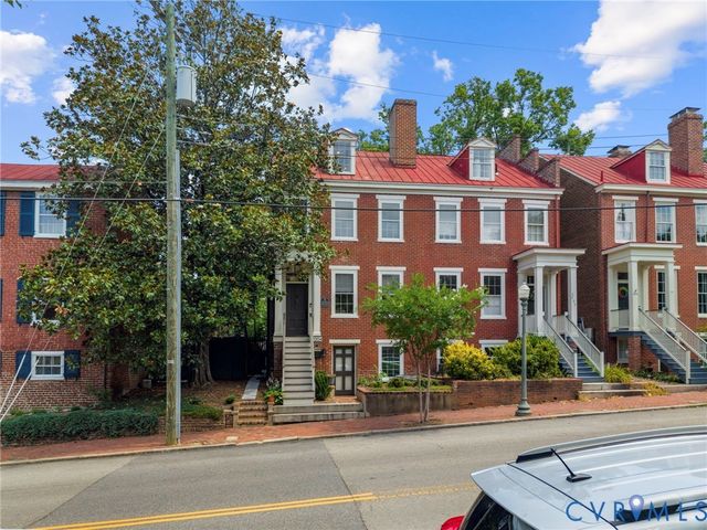 2204 E Broad St, Richmond, VA 23223