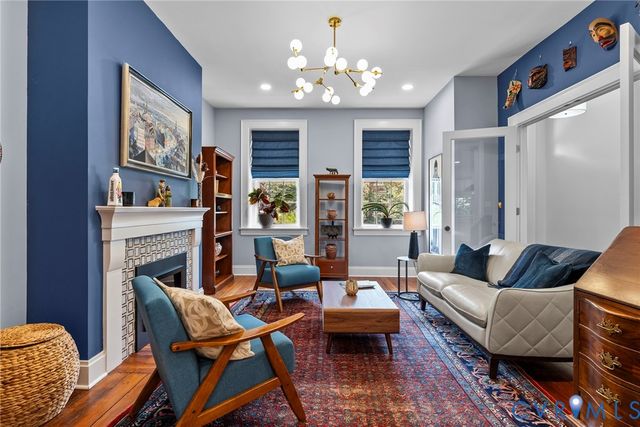 2204 E Broad St, Richmond, VA 23223