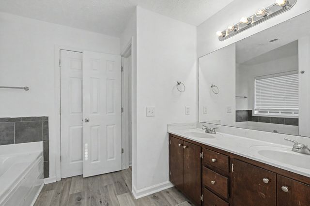 1371 CONSTITUTION DR, Clarksville, TN 37042