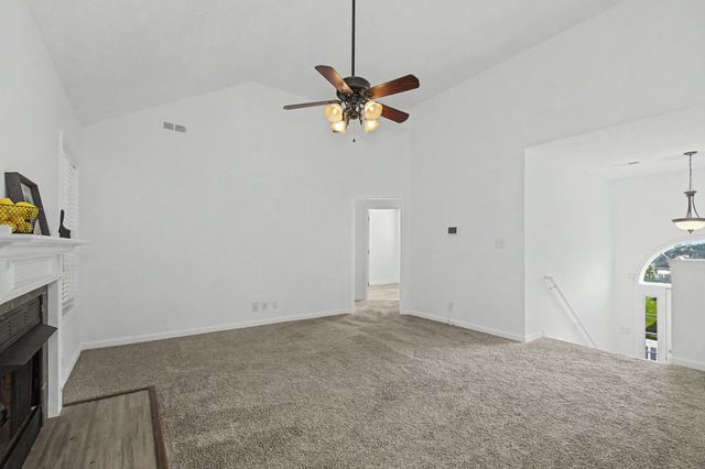 1371 CONSTITUTION DR, Clarksville, TN 37042