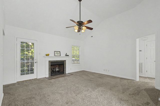 1371 CONSTITUTION DR, Clarksville, TN 37042