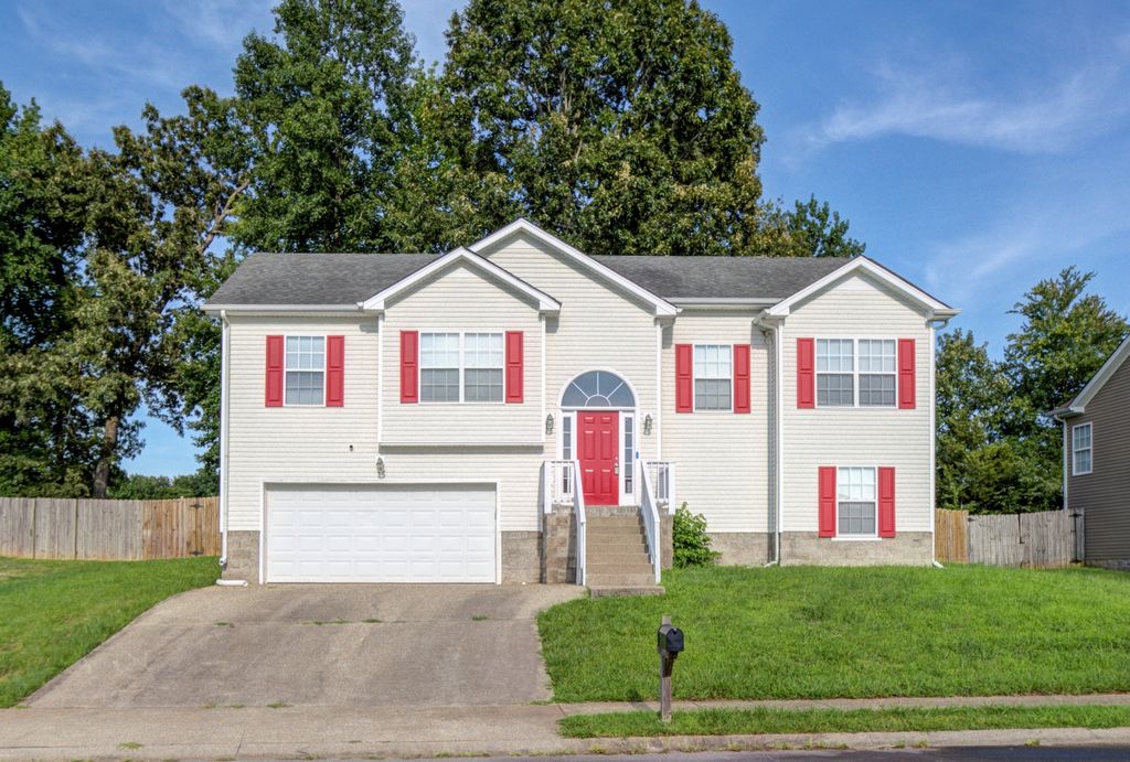 1371 CONSTITUTION DR, Clarksville, TN 37042